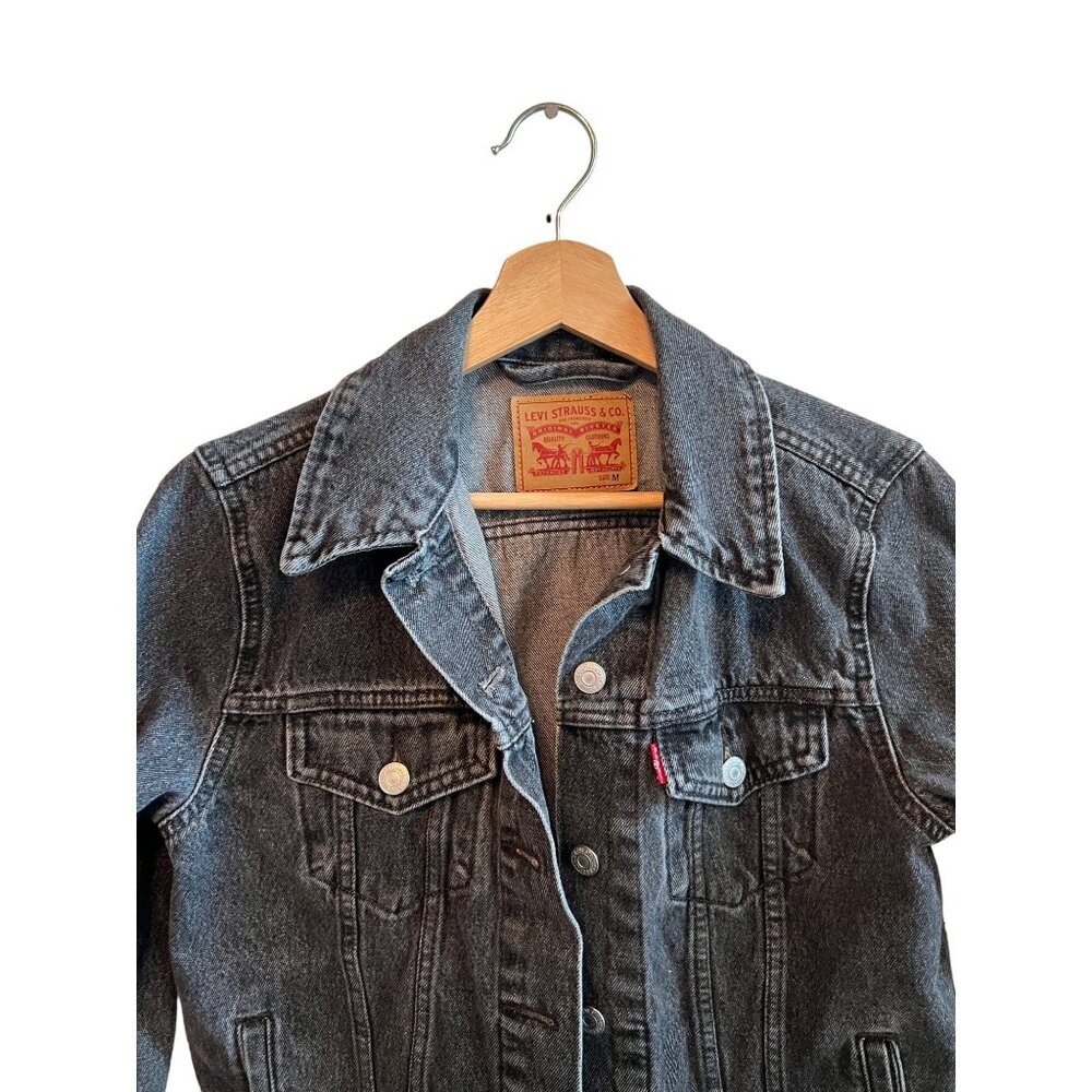 Levis Women's Size M Black Denim Distressed Trucker Jean Jacket - Picture 2 of 4